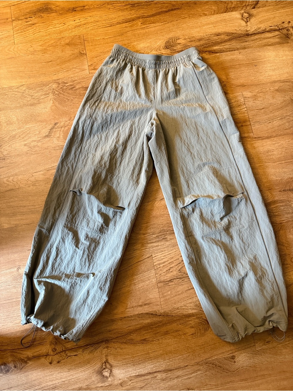 lululemon athletica crinkle nylon balloon/barrel style pants size S